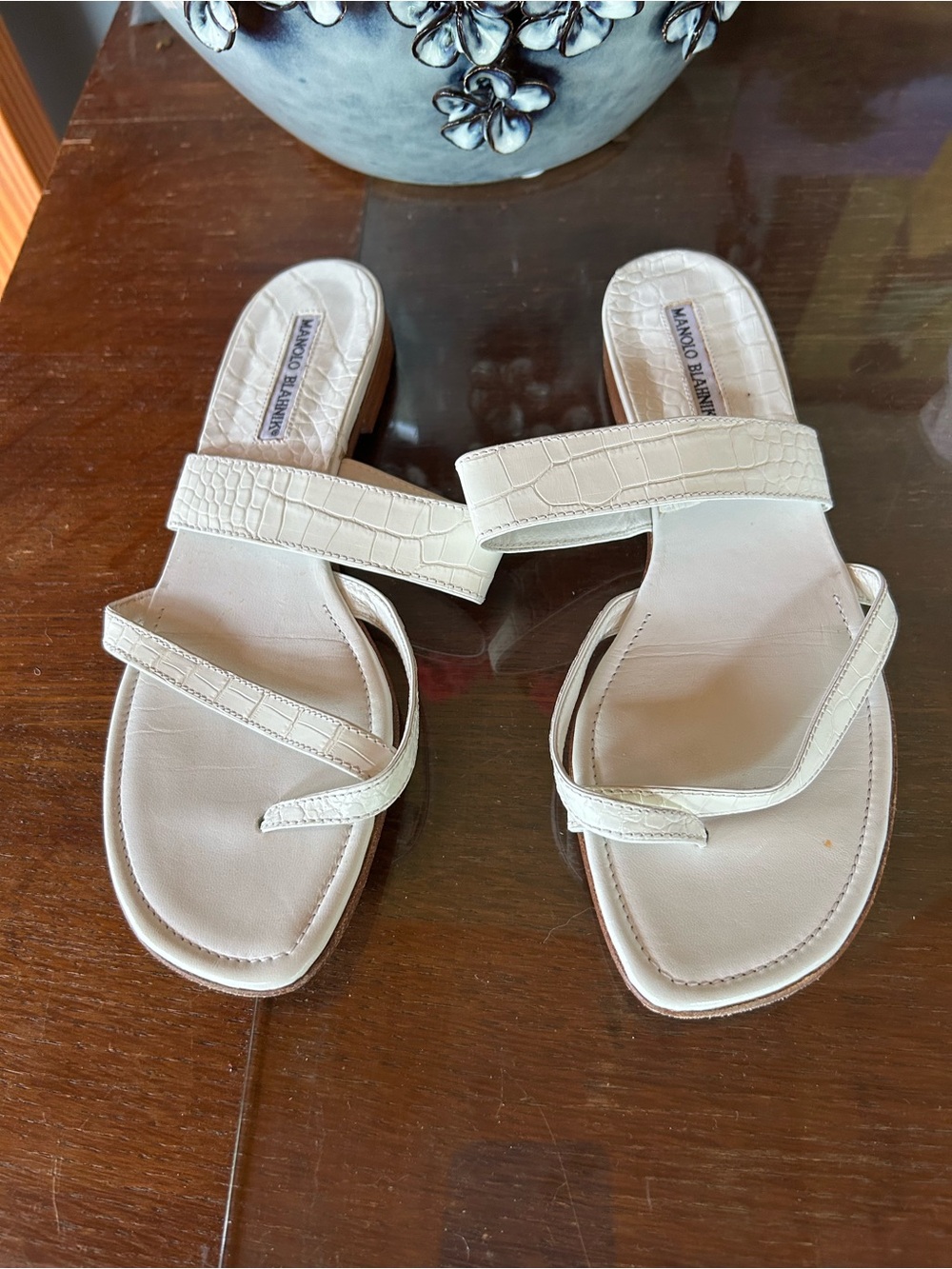 Manolo Blahnik EU 40 Alligator Flat Sandals
